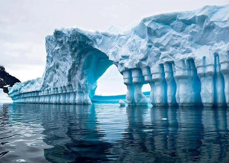 Curious Iceberg columns of natural formation on Lemaire channel ...